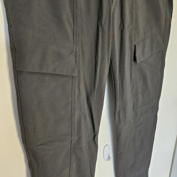 VGUC Athleta Wander Utility Pant Olive Green Sz 0 Zero - Picture 4 of 16